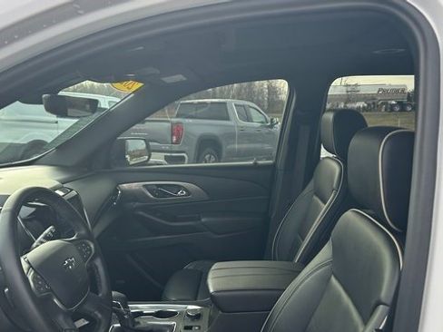 Certified 2023 Chevrolet Traverse Premier w/ Redline Edition image 14