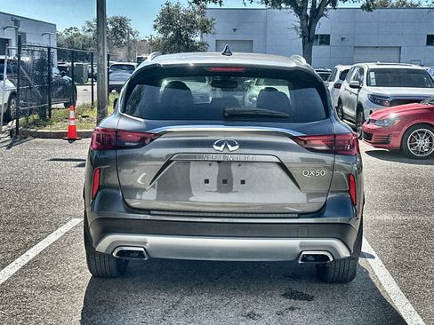 Used 2019 INFINITI QX50 Luxe w/ Navigation Package FWD image 5