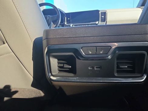Used 2025 GMC Sierra 1500 SLT w/ SLT Premium Package image 21