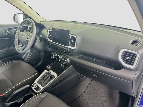 Used 2025 Hyundai Venue Limited FWD image 29