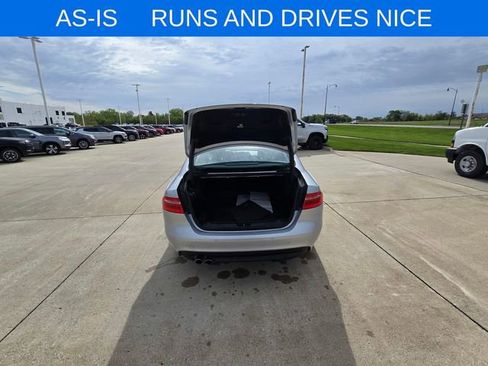 Used 2018 Jaguar XE Premium AWD/4WD image 12