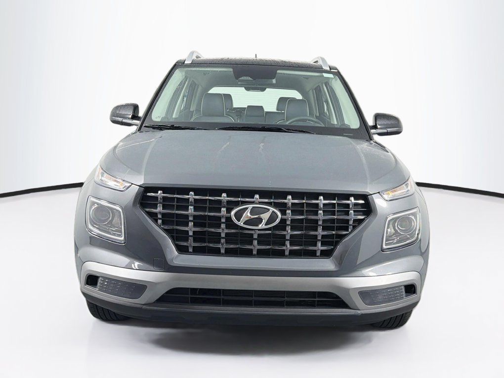Used 2026 Hyundai Venue SEL FWD image 2