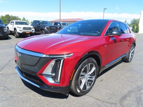 Certified 2024 Cadillac Lyriq Luxury AWD/4WD image 3