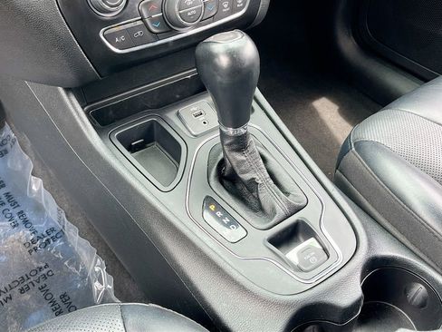 Used 2022 Jeep Cherokee Latitude Lux FWD image 16