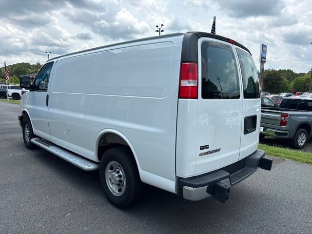 Used 2025 Chevrolet Express 2500 w/ Driver Convenience Package RWD image 4