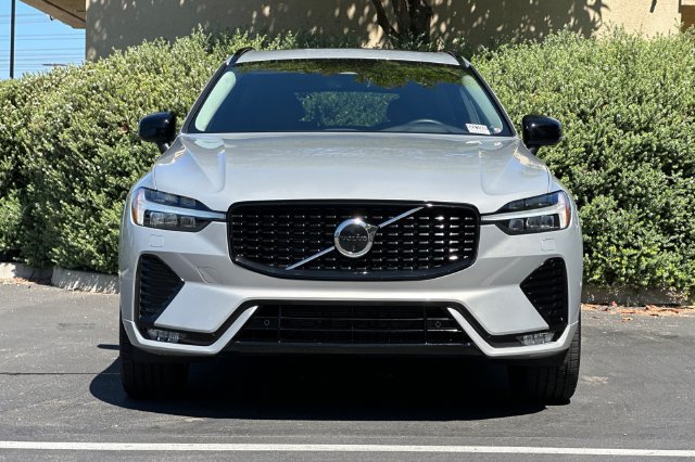 Used 2023 Volvo XC60 B5 Plus w/ Climate Package AWD/4WD image 8