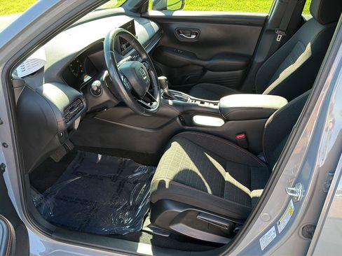 Used 2024 Honda HR-V Sport image 9