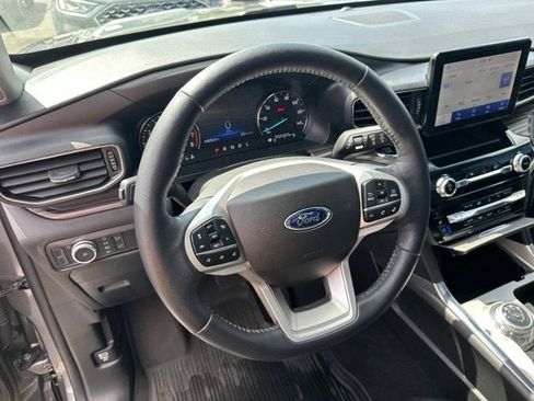 Used 2022 Ford Explorer Limited w/ Equipment Group 301A AWD/4WD image 14
