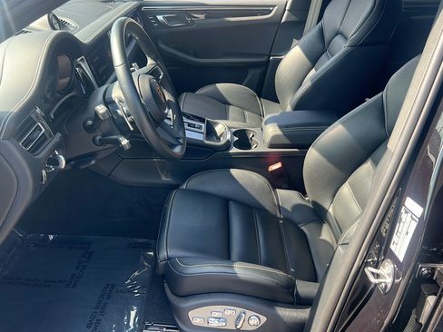 Certified 2024 Porsche Macan S AWD/4WD image 5
