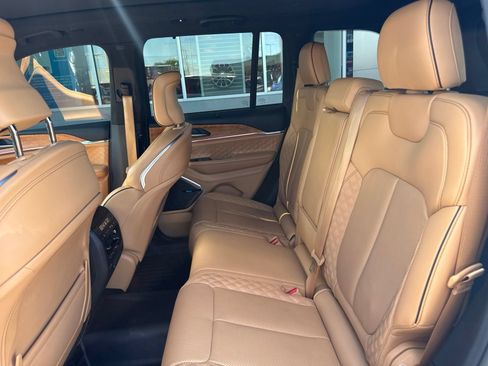 Used 2022 Jeep Grand Cherokee Summit AWD/4WD image 16