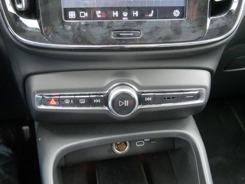 Certified 2025 Volvo XC40 B5 Plus image 16