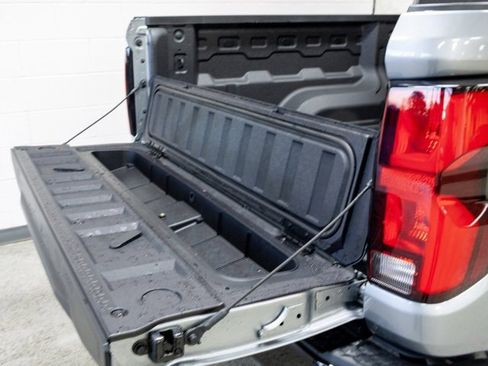 Used 2025 Chevrolet Colorado Z71 w/ Z71 Convenience Package 2 image 8