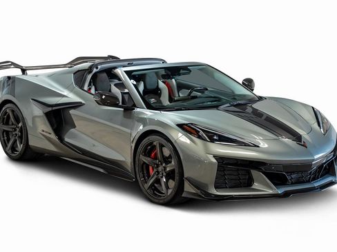 Used 2024 Chevrolet Corvette Z06 w/ Z07 Performance Package image 5