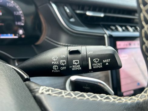 Used 2022 Jeep Grand Cherokee Limited AWD/4WD image 24