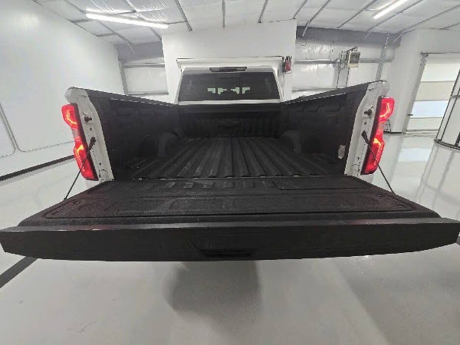 Used 2022 Chevrolet Silverado 2500 LTZ w/ LTZ Plus Package AWD/4WD image 9
