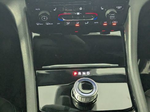 Used 2023 Jeep Grand Cherokee Altitude AWD/4WD image 23
