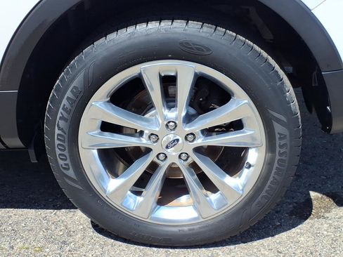 Used 2018 Ford Explorer XLT w/ Equipment Group 202A AWD/4WD image 7