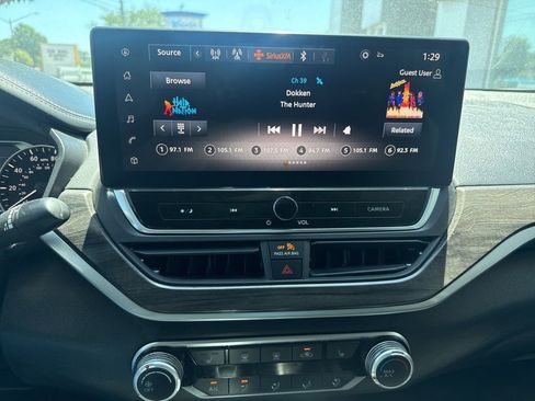 Used 2023 Nissan Altima 2.5 SV w/ SV Premium Package FWD image 14