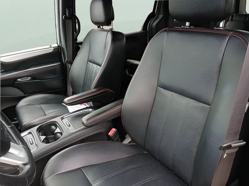 Used 2019 Dodge Grand Caravan GT FWD image 22