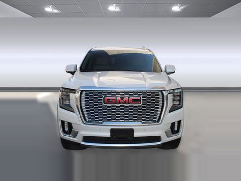 Used 2021 GMC Yukon Denali w/ Denali Premium Package image 6