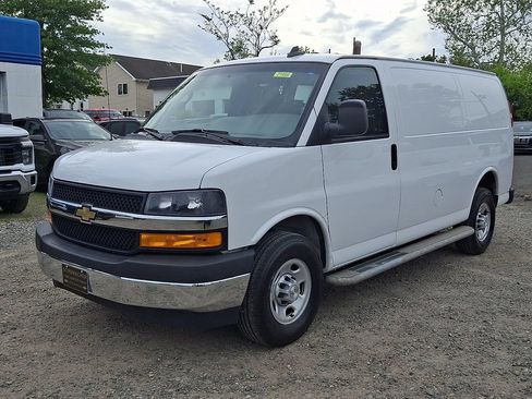 Certified 2022 Chevrolet Express 2500 w/ Driver Convenience Package RWD image 3