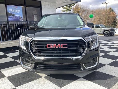 Used 2024 GMC Terrain SLE image 2