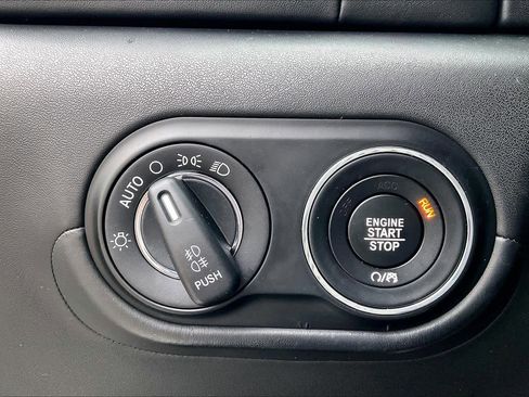 Used 2017 Maserati Levante S image 33