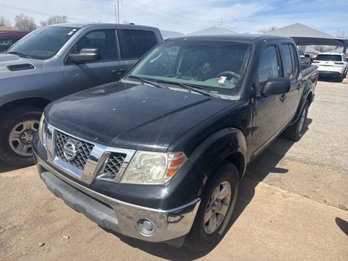 Used 2011 Nissan Frontier SV image 2