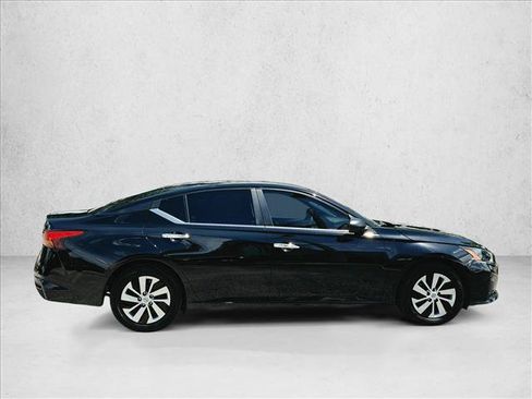 Used 2024 Nissan Altima 2.5 S FWD image 4