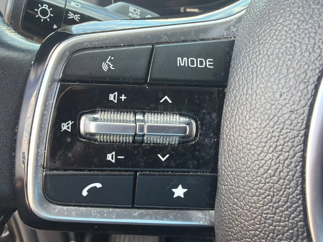 Used 2025 Kia Carnival EX FWD image 26