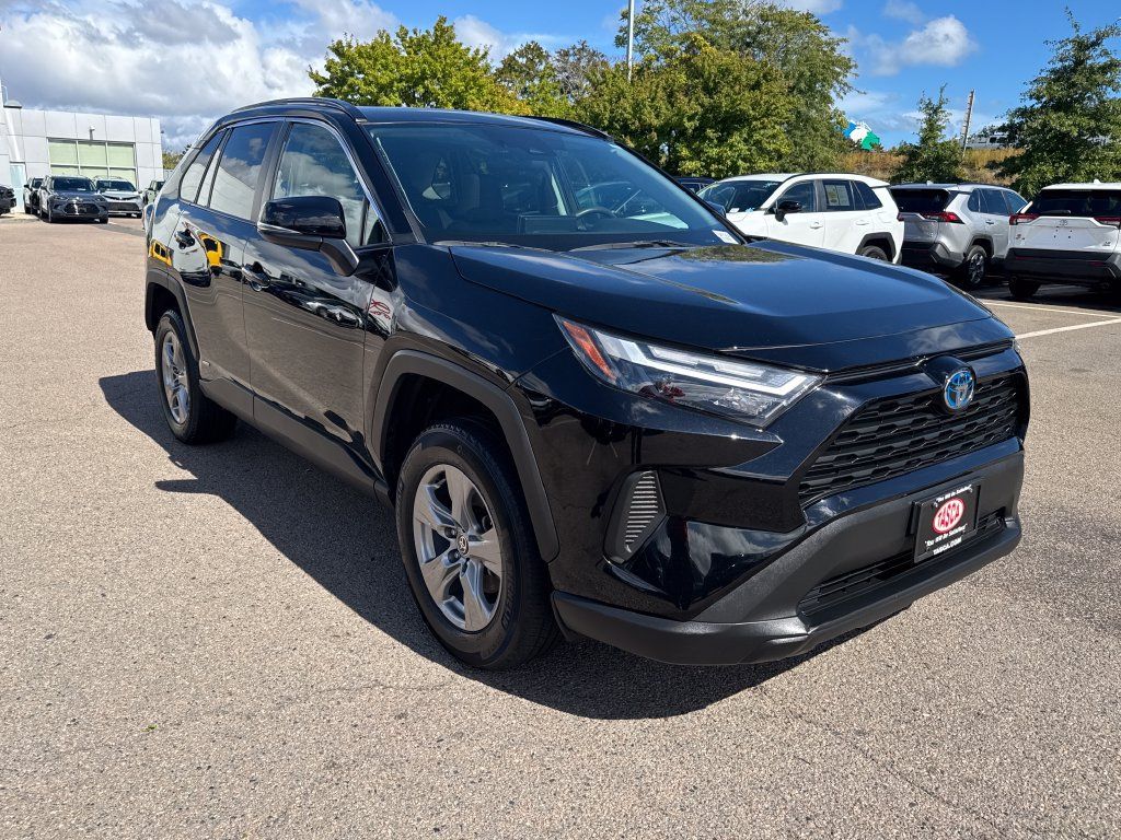 Used 2024 Toyota RAV4 XLE w/ Convenience Package AWD/4WD image 11
