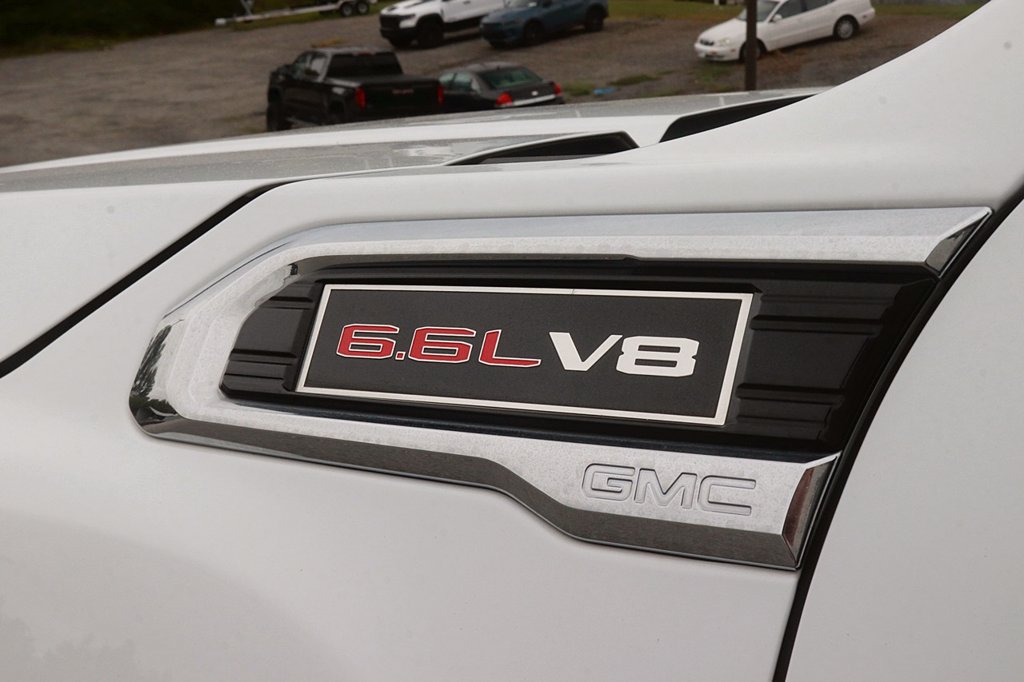 Used 2021 GMC Sierra 2500 SLT w/ SLT Preferred Package AWD/4WD image 12