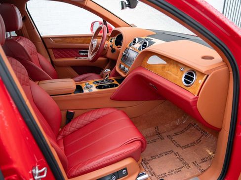 Used 2017 Bentley Bentayga image 51