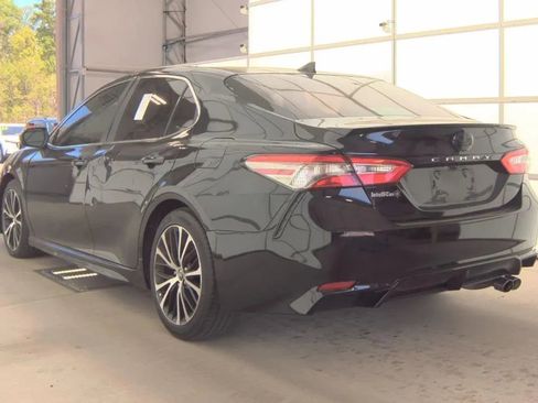 Used 2019 Toyota Camry SE FWD image 4
