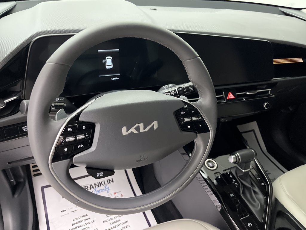 Used 2025 Kia Niro EX Touring FWD image 16