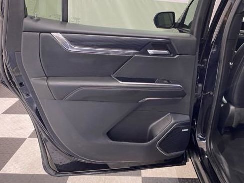 Used 2024 GMC Acadia Elevation image 18