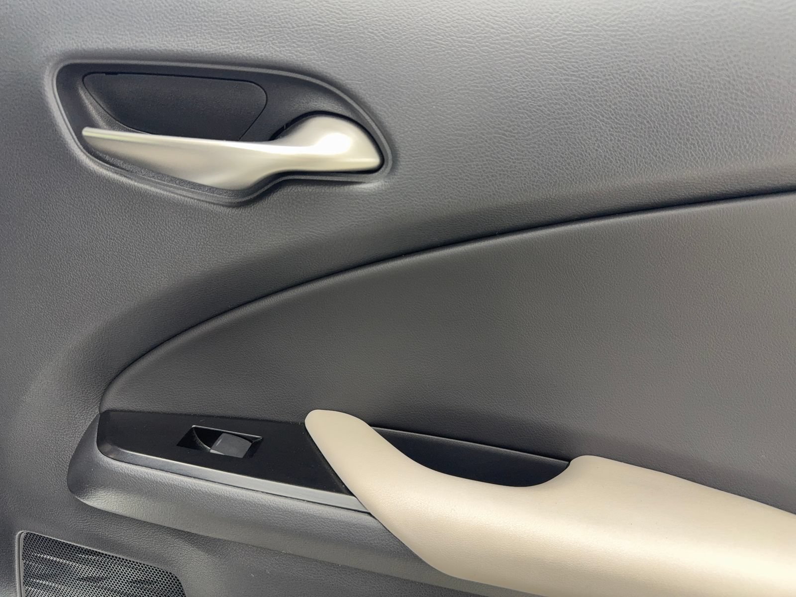 Used 2022 Lexus UX 200 w/ Accessory Package (Z2) FWD image 47
