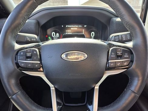 Certified 2025 Ford Explorer Platinum image 24