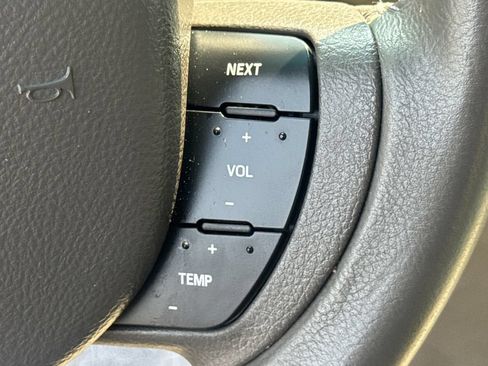 Used 2008 Lincoln Town Car Signature Limited RWD image 33