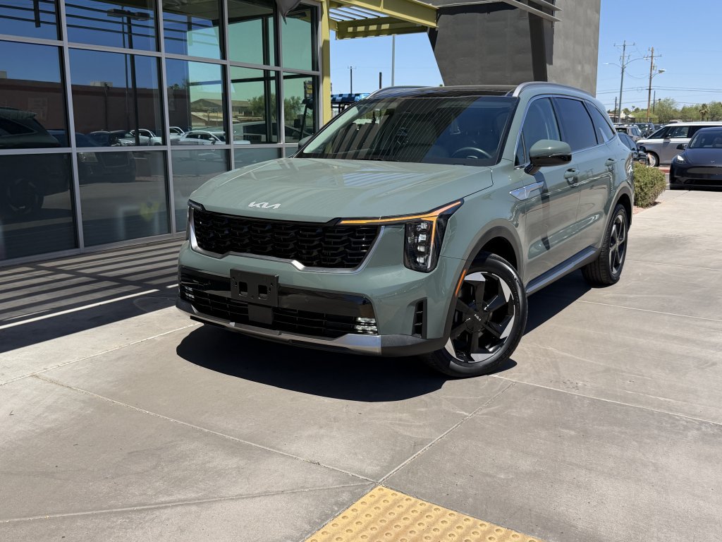 Used 2025 Kia Sorento EX w/ EX Panoramic Sunroof Package FWD image 2