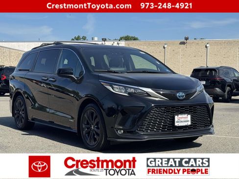 Certified 2021 Toyota Sienna XSE w/ XSE Plus Package FWD image 2
