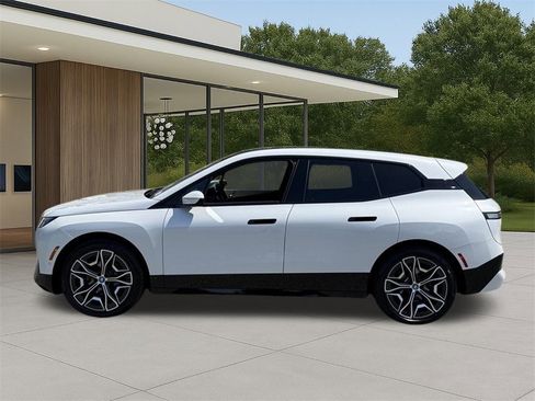 Used 2025 BMW iX xDrive50 w/ Sport Package image 9