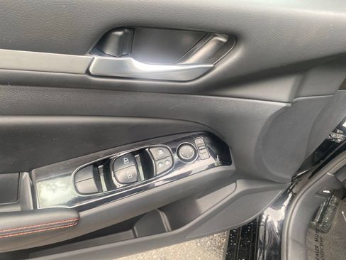 Certified 2025 Nissan Altima 2.5 SR FWD image 12