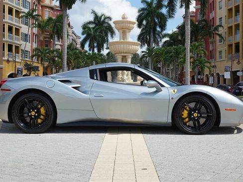 Used 2018 Ferrari 488 Spider RWD image 3