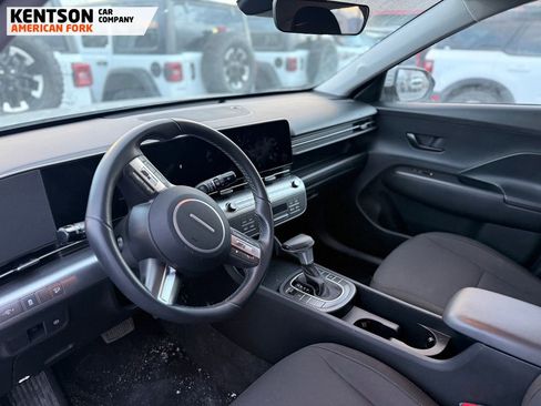 Used 2025 Hyundai Kona SEL image 3