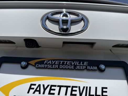 Used 2021 Toyota RAV4 XLE AWD/4WD image 36