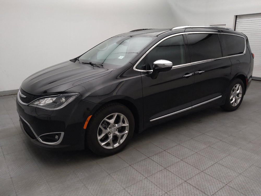 Used 2017 Chrysler Pacifica Limited FWD image 2