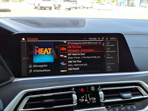 Used 2022 BMW X7 M50i w/ Dynamic Handling Package AWD/4WD image 11