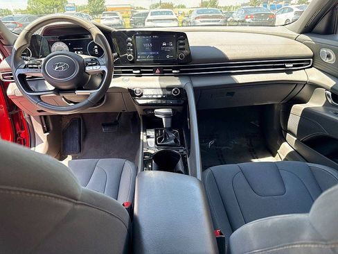 Used 2021 Hyundai Elantra SEL w/ Convenience + Premium Package FWD image 10