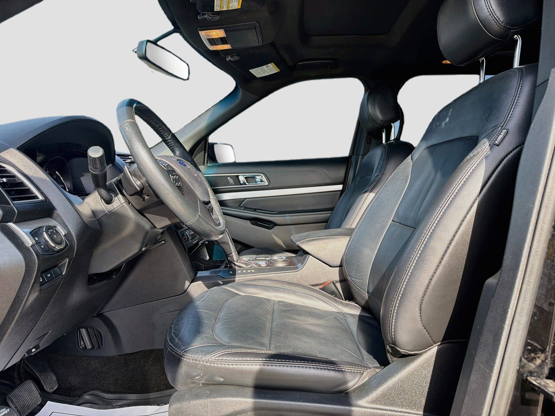 Used 2017 Ford Explorer XLT w/ Equipment Group 202A FWD image 27